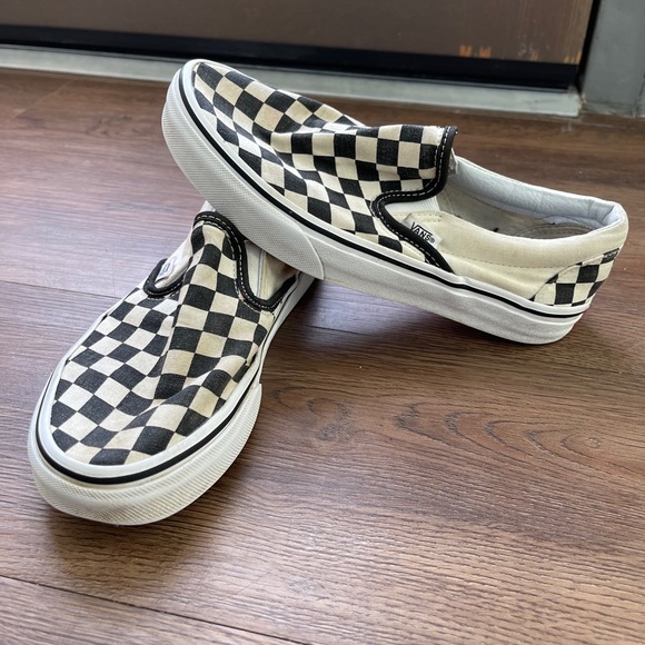 women's size 7 checkered vans